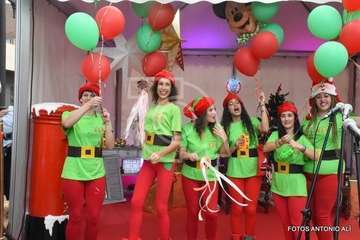 Papá Noel recibe el cariño de cientos de niños de Telde (Foto Antonio Alí y TA)